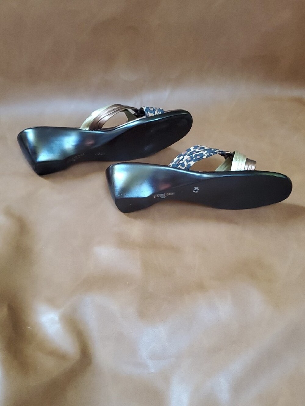 Womens Size 7 Italian Shoemakers Bronze Heeled Slides with Leopard-Print Straps - Picture 3 of 7